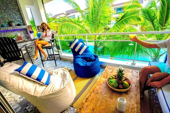 SUITE54 - Amazing Terrace with bar, electric BBQ and all Cocktail accessories you need to enjoy a perfect day in paradise with your family and friends while having a tropical cocktail. Could life be better?