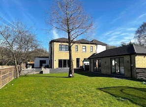 Large luxury house to rent in Manchester