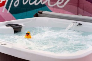 Amazing hot tub.
