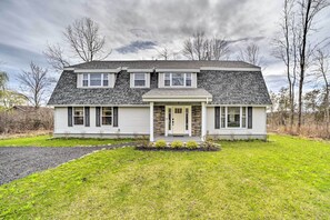 House Exterior | 2-Story Home