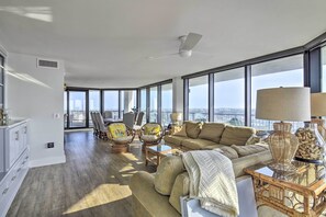 Living Room | Smart TV
