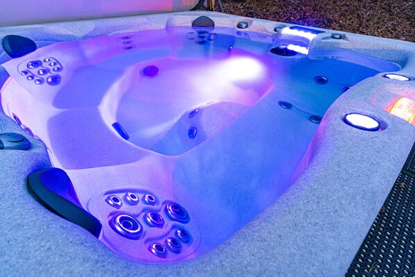 Slip into the alluring hot tub with 40 spa jets, contoured seating & Colorscape® lighting...