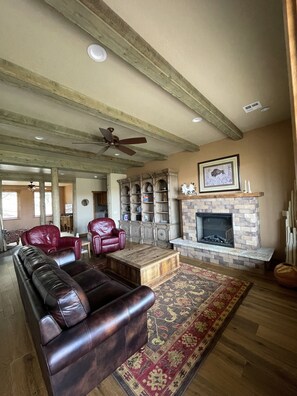 Cozy living room with 2 comfortable recliners.