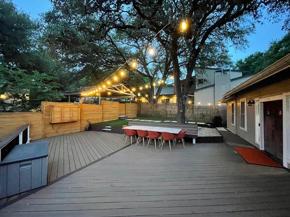 Outdoor dining