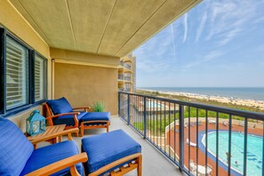 Double Balcony overlooking beach