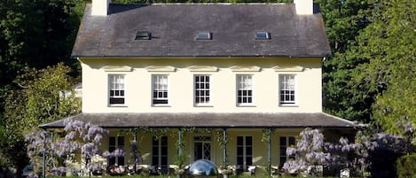 The exterior of Plas Efailnewydd, Llyn Peninsula