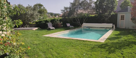 piscine 8 m par 4m
1.55 m de profondeur