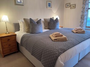 Main bed Superking or twins