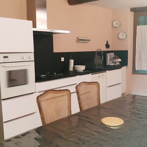 La cuisine ouverte sur le salon