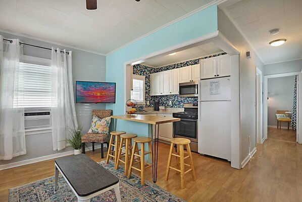 Look at how bring and cheery this area is to enjoy a bite to eat!