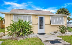 A Genuine Flagler Beach Cottage with Florida Charm.