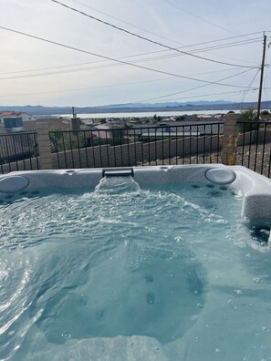 New jacuzzi Hot tub