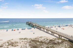 Exclusive to guests, the Four Seasons of Orange Beach has the distinctive feature of a 700’ pier stretching into the Gulf of Mexico.