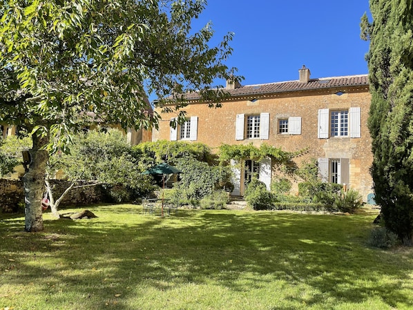 Façade vue du jardin