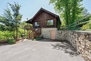 Exterior view of the cabin
