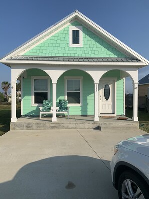 3 parking spots, Boats NOT allowed per HOA