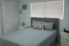 Come enjoy a beautiful, renovated 2 bedroom apartment in a 4plex home