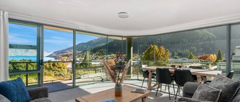Open plan living with stunning lake and mountain views