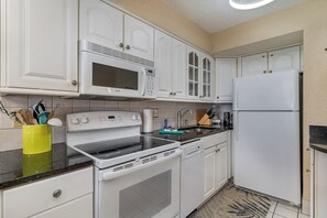 Kitchen - 9400 Shore Dr 922