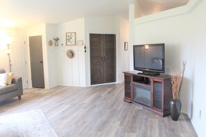 Living Room/Front Entrance