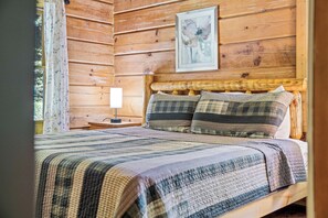 Lofty Ceilings | King Bed | Bedroom