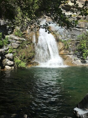 Piscine naturelle et cascades à moins de 2kms