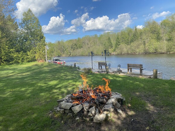 Gorgeous waterfront view, may see deers and other wildlife in the morning!