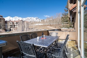 Mountain view patio perfection with alfresco dining.