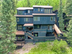 Charming 2BR Retreat: Your home away from home.