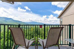 Ready. Set. Relax. - Your vacation starts the minute you step inside Deer Ridge Mountain Resort D302. Enjoy!