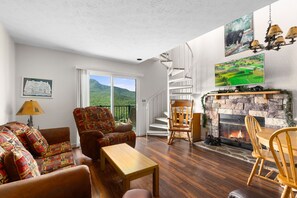 Relive your adventures in our spacious living room! - Bring the whole gang together in our spacious, modern living room. Relive the adventures of the day, or plan out tomorrow's!