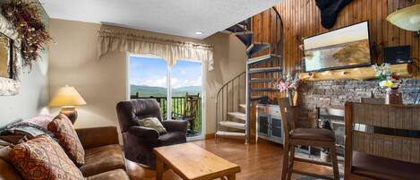 Ready. Set. Relax. - Your vacation starts the minute you step inside Deer Ridge Mountain Resort E308. Enjoy!