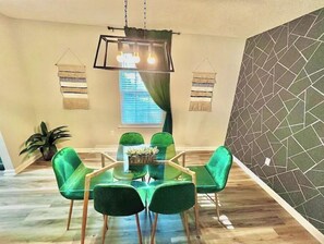 Dining Room- 6 chairs
