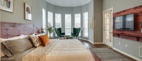 Main bedroom: Custom-made sleigh bed, en-suite bathroom, and plush sitting area.