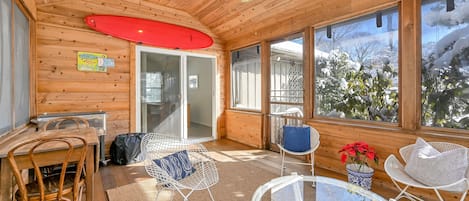 Cozy screened porch!