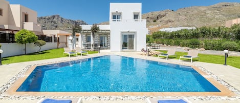 Villa Melodia - Beautiful 4 Bedroomed Detached Villa with Private Pool
