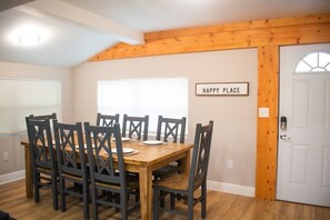 Dining room 8 seats