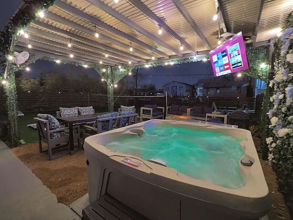 Six Person Hot Tub! TV is now mounted on back deck. Please note that the TV is now mounted on the back deck!