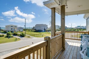 The top-level decks offer an exquisite perspective of the ocean, providing a tranquil retreat and an unending source of inspiration.