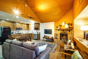Living Room | Fireplace | Smart TVs | DVD Player