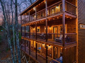 Relax from one of 3 back decks and enjoy the peace and quiet! 