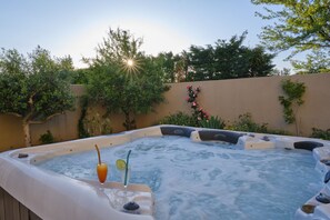 Vacation rental AUREILLE villa for rent jacuzzi