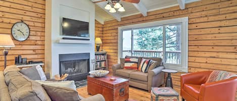 Crestline Vacation Rental | 2BR | 1.5BA | 1,500 Sq Ft | Step-Free Access