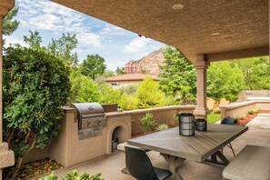 Covered back patio with built in BBQ