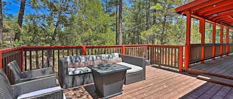 Pine Vacation Rental | 3BR | 2BA | Stairs to Enter | 1,488 Sq Ft