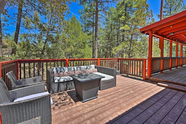 Pine Vacation Rental | 3BR | 2BA | Stairs to Enter | 1,488 Sq Ft