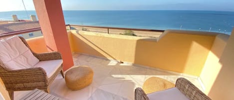 Ocean views from the living room balcony, our favourite spot 😀