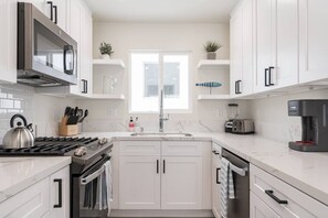 Kitchen with Full Appliance Set