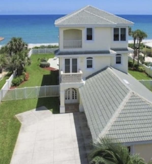 Perfect central location with plenty of outdoor parking 