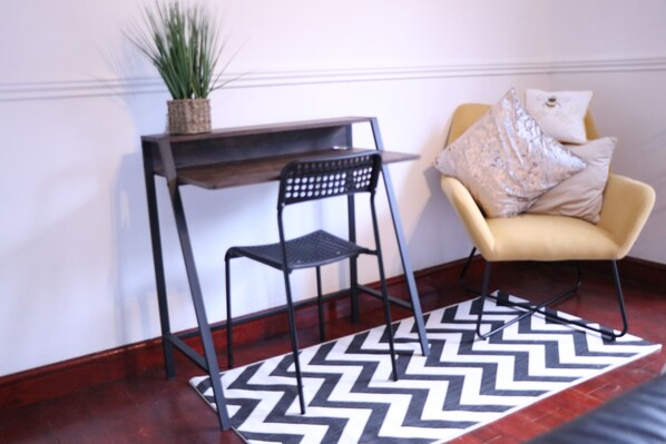 Work Station/Lounge